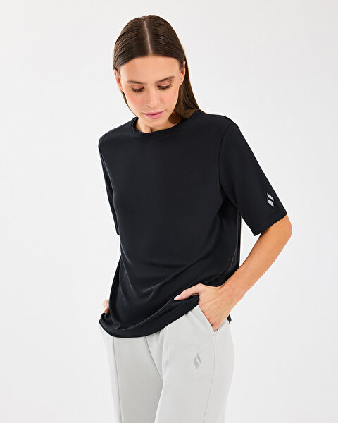 Skechers W Lounge Regular Crew Neck T-shirt Kadın Siyah Tshirt S2510327-001-1